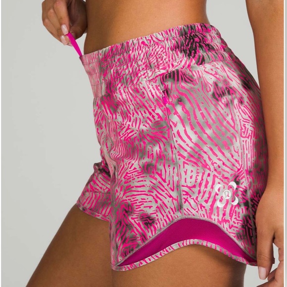 Lululemon Seawheeze 2021 Hotty Hot High-Rise Lined Short 4” - Picture 3 of 6